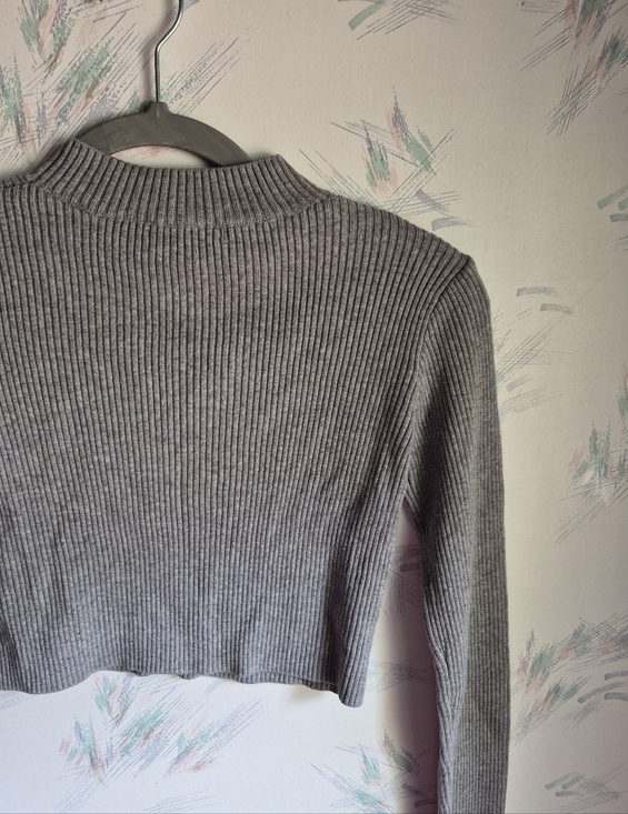 Brandy Melville Gray Ribbe Knit Cropped Sweater Long Sleeve - Picture 6 of 10